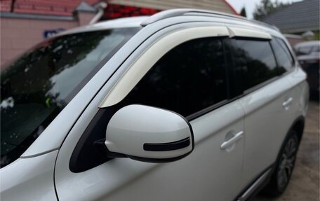 Mitsubishi Outlander III рестайлинг 3, 2017 год, 2 090 000 рублей, 8 фотография