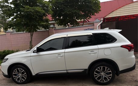 Mitsubishi Outlander III рестайлинг 3, 2017 год, 2 090 000 рублей, 9 фотография