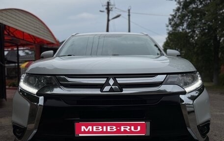 Mitsubishi Outlander III рестайлинг 3, 2017 год, 2 090 000 рублей, 4 фотография