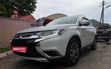 Mitsubishi Outlander III рестайлинг 3, 2017 год, 2 090 000 рублей, 5 фотография