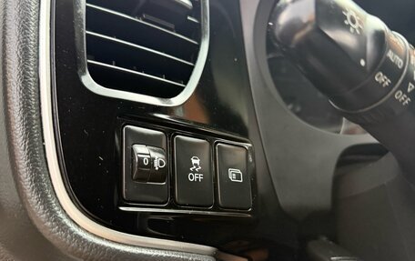 Mitsubishi Outlander III рестайлинг 3, 2017 год, 2 090 000 рублей, 15 фотография