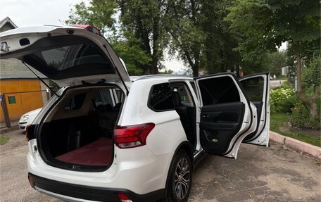 Mitsubishi Outlander III рестайлинг 3, 2017 год, 2 090 000 рублей, 20 фотография