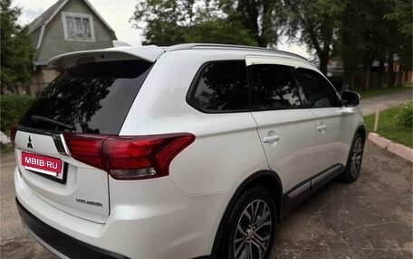 Mitsubishi Outlander III рестайлинг 3, 2017 год, 2 090 000 рублей, 11 фотография