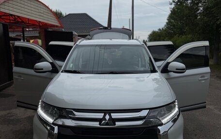 Mitsubishi Outlander III рестайлинг 3, 2017 год, 2 090 000 рублей, 19 фотография