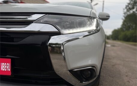 Mitsubishi Outlander III рестайлинг 3, 2017 год, 2 090 000 рублей, 13 фотография