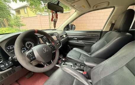 Mitsubishi Outlander III рестайлинг 3, 2017 год, 2 090 000 рублей, 27 фотография