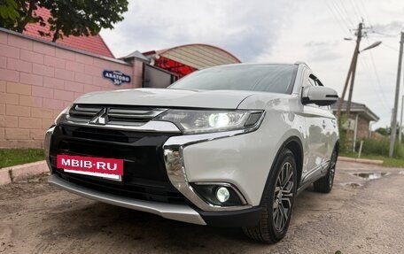 Mitsubishi Outlander III рестайлинг 3, 2017 год, 2 090 000 рублей, 30 фотография