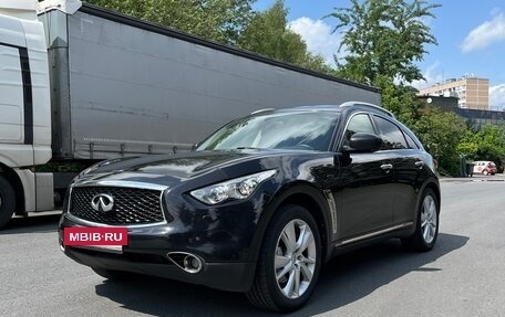 Infiniti QX70, 2013 год, 2 250 000 рублей, 2 фотография