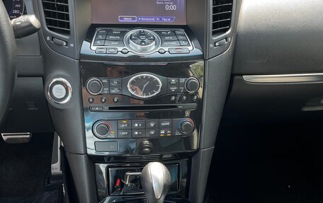 Infiniti QX70, 2013 год, 2 250 000 рублей, 16 фотография