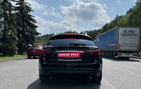 Infiniti QX70, 2013 год, 2 250 000 рублей, 7 фотография