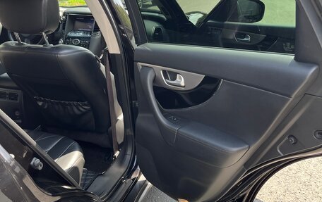 Infiniti QX70, 2013 год, 2 250 000 рублей, 21 фотография