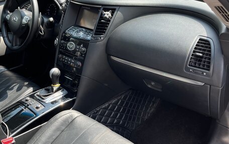 Infiniti QX70, 2013 год, 2 250 000 рублей, 18 фотография
