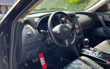 Infiniti QX70, 2013 год, 2 250 000 рублей, 13 фотография
