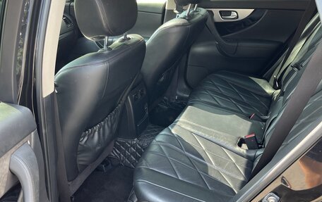 Infiniti QX70, 2013 год, 2 250 000 рублей, 23 фотография