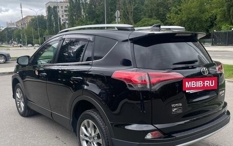 Toyota RAV4, 2017 год, 2 500 000 рублей, 4 фотография