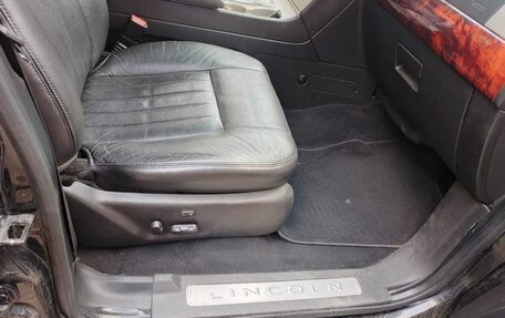 Lincoln Navigator, 2005 год, 1 150 000 рублей, 17 фотография
