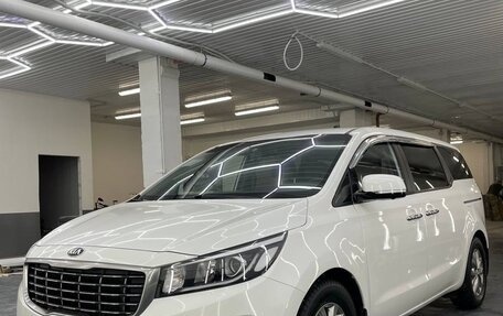 KIA Carnival III, 2019 год, 2 449 000 рублей, 2 фотография