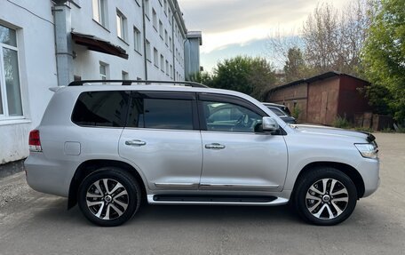 Toyota Land Cruiser 200, 2018 год, 10 300 000 рублей, 4 фотография