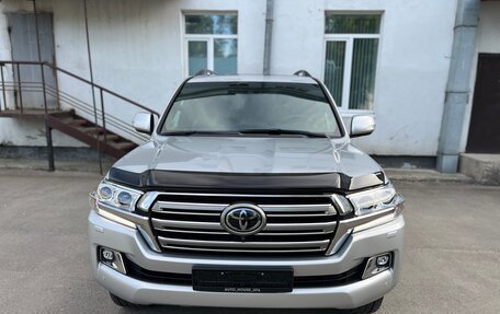 Toyota Land Cruiser 200, 2018 год, 10 300 000 рублей, 2 фотография