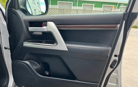 Toyota Land Cruiser 200, 2018 год, 10 300 000 рублей, 27 фотография