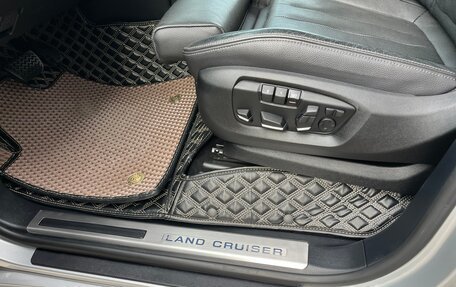Toyota Land Cruiser 200, 2018 год, 10 300 000 рублей, 29 фотография