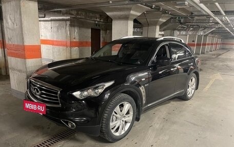 Infiniti QX70, 2014 год, 2 300 000 рублей, 3 фотография