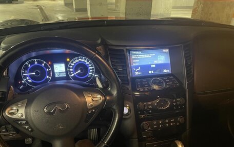 Infiniti QX70, 2014 год, 2 300 000 рублей, 14 фотография