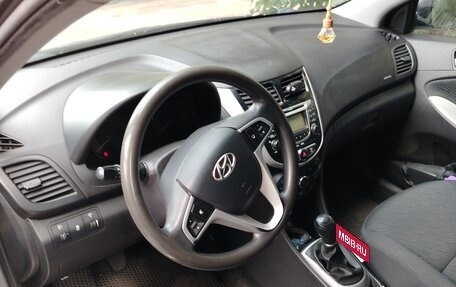 Hyundai Solaris II рестайлинг, 2012 год, 680 000 рублей, 2 фотография
