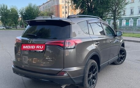 Toyota RAV4, 2019 год, 2 800 000 рублей, 11 фотография