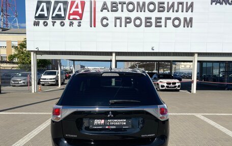 Mitsubishi Outlander III рестайлинг 3, 2013 год, 1 299 000 рублей, 6 фотография