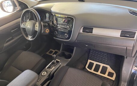 Mitsubishi Outlander III рестайлинг 3, 2013 год, 1 299 000 рублей, 13 фотография