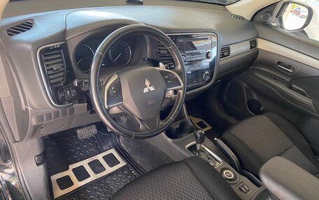 Mitsubishi Outlander III рестайлинг 3, 2013 год, 1 299 000 рублей, 15 фотография