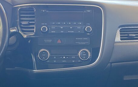 Mitsubishi Outlander III рестайлинг 3, 2013 год, 1 299 000 рублей, 16 фотография