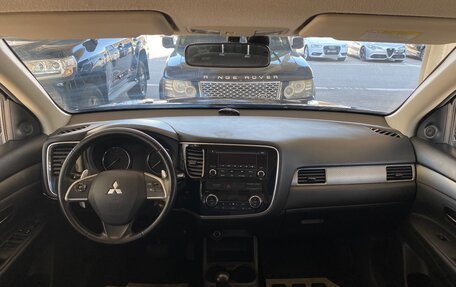 Mitsubishi Outlander III рестайлинг 3, 2013 год, 1 299 000 рублей, 14 фотография