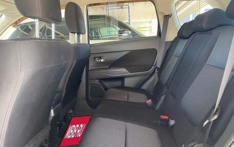 Mitsubishi Outlander III рестайлинг 3, 2013 год, 1 299 000 рублей, 20 фотография