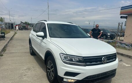Volkswagen Tiguan II, 2021 год, 1 899 000 рублей, 2 фотография
