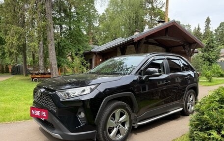 Toyota RAV4, 2021 год, 3 100 000 рублей, 3 фотография