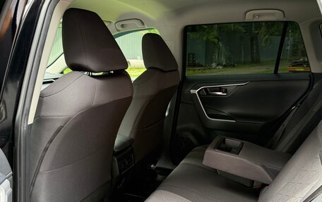 Toyota RAV4, 2021 год, 3 100 000 рублей, 22 фотография
