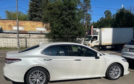 Toyota Camry, 2019 год, 2 400 000 рублей, 4 фотография
