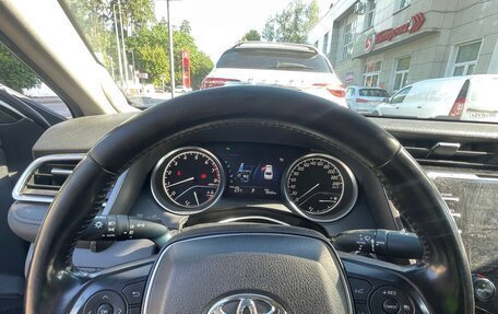 Toyota Camry, 2019 год, 2 400 000 рублей, 13 фотография