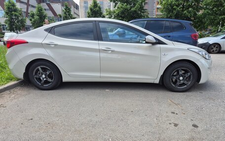 Hyundai Elantra V, 2013 год, 850 000 рублей, 2 фотография