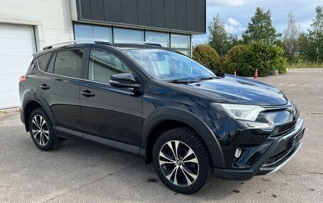 Toyota RAV4, 2018 год, 2 349 000 рублей, 2 фотография
