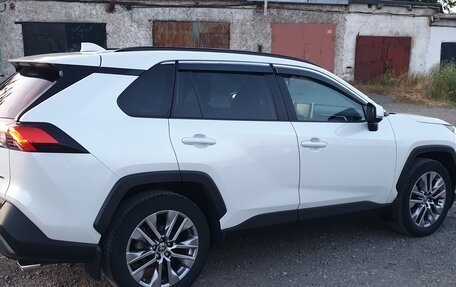 Toyota RAV4, 2021 год, 3 400 000 рублей, 3 фотография