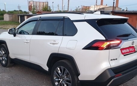 Toyota RAV4, 2021 год, 3 400 000 рублей, 2 фотография