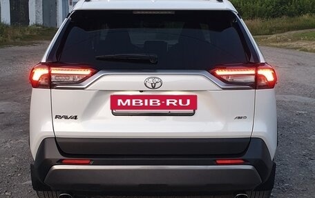 Toyota RAV4, 2021 год, 3 400 000 рублей, 4 фотография