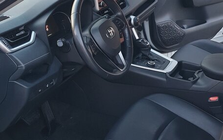 Toyota RAV4, 2021 год, 3 400 000 рублей, 8 фотография
