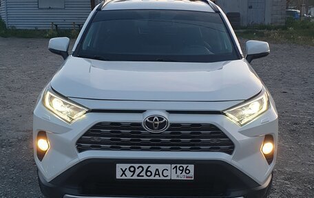 Toyota RAV4, 2021 год, 3 400 000 рублей, 6 фотография