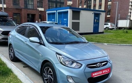 Hyundai Solaris II рестайлинг, 2011 год, 450 000 рублей, 2 фотография