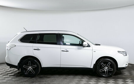 Mitsubishi Outlander III рестайлинг 3, 2013 год, 1 721 000 рублей, 4 фотография