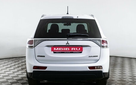 Mitsubishi Outlander III рестайлинг 3, 2013 год, 1 721 000 рублей, 6 фотография